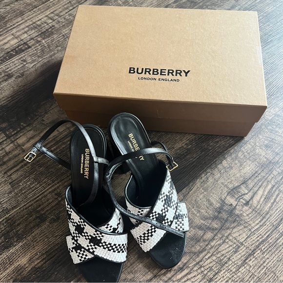BURBERRY Checked basketweave leather sandals - Picture 8 of 14